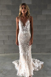 Boho Lace Wedding Dress Straps with Floral Appliques Sheath Bridal Gown